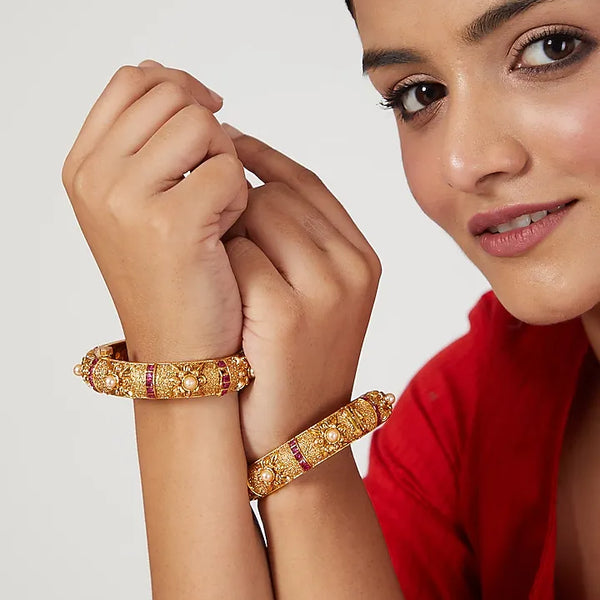 Stylish Gold Bracelet Bangles
