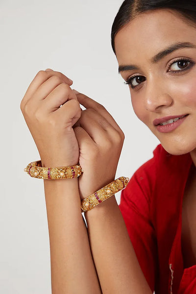 Stylish Gold Bracelet Bangles